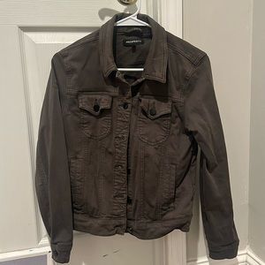 Prosperity Women’s denim jacket. Size small. Excellent condition.